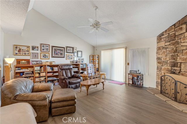 Detail Gallery Image 8 of 31 For 11870 9th, Hesperia,  CA 92345 - 3 Beds | 2 Baths