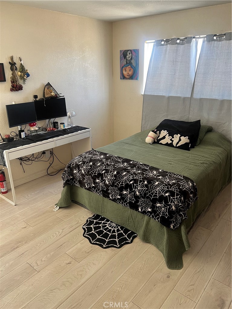 https://media.crmls.org/medias/1687c8c9-034d-465a-88e8-1d93c20b3466.jpg?preset=X-Large