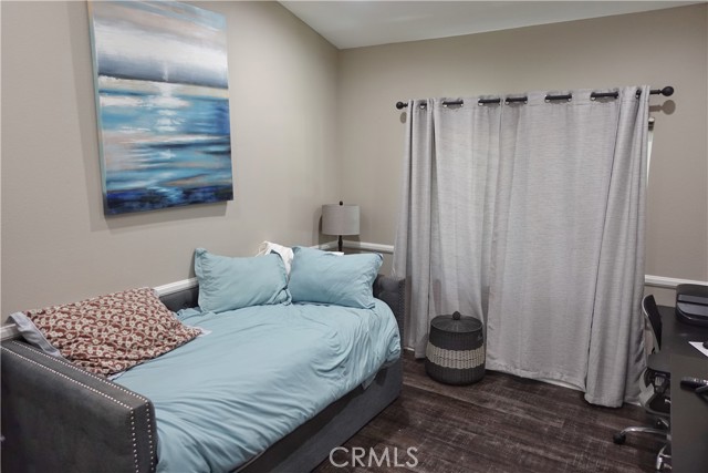 7262 Yellowtail Dr, Huntington Beach CA: https://media.crmls.org/medias/1687cad4-4c9a-4086-983a-5fbc9f875205.jpg