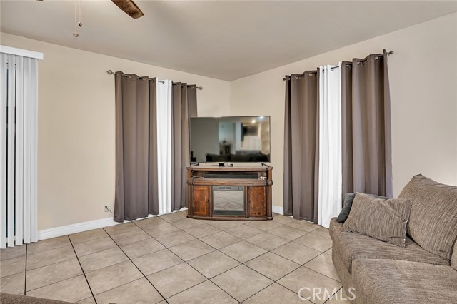 Detail Gallery Image 12 of 33 For 6681 Meadowlark Ave, Winton,  CA 95388 - 4 Beds | 3/1 Baths