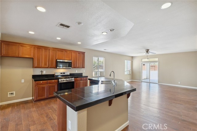 Detail Gallery Image 11 of 33 For 1531 Dome Ave, Madera,  CA 93638 - 4 Beds | 2 Baths