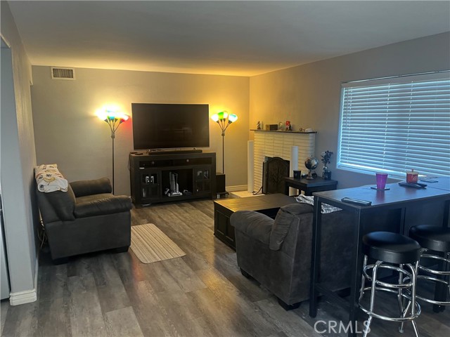 Detail Gallery Image 3 of 12 For 12184 Gladys, Yucaipa,  CA 92399 - 3 Beds | 2 Baths