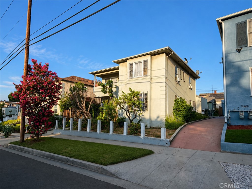 Triplex at 1272 Queen Anne