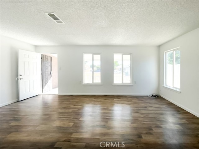 44630 Date Avenue, Lancaster CA: https://media.crmls.org/medias/168b88ab-0d87-42e4-bcd3-6c8f225f9ab8.jpg