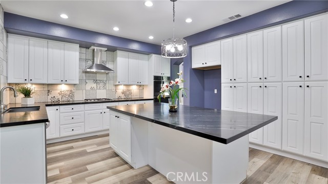 2431 Elizabeth Court, Upland CA: https://media.crmls.org/medias/168bb7bf-735c-482d-bf66-af4fef6620b3.jpg