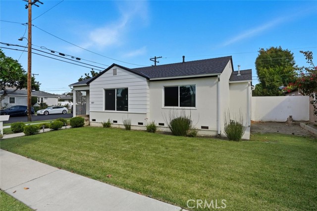 5357 122nd St, Hawthorne CA: https://media.crmls.org/medias/168e1dce-2cc4-4d07-9eff-24b87c632ad3.jpg