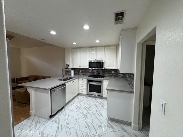 Detail Gallery Image 7 of 9 For 236 Calle Rosa, San Dimas,  CA 91773 - 4 Beds | 3 Baths