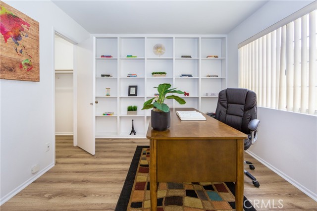 Detail Gallery Image 7 of 26 For 6500 Tampa Ave #1,  Reseda,  CA 91335 - 4 Beds | 2 Baths