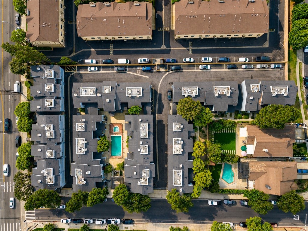 https://media.crmls.org/medias/168f3320-eebd-4f1a-8069-5e19aa9a10e7.jpg?preset=X-Large