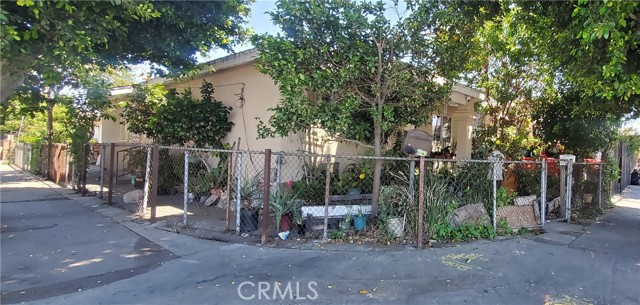 Detail Gallery Image 2 of 19 For 6300 Holmes Ave, Los Angeles,  CA 90001 - 2 Beds | 1 Baths