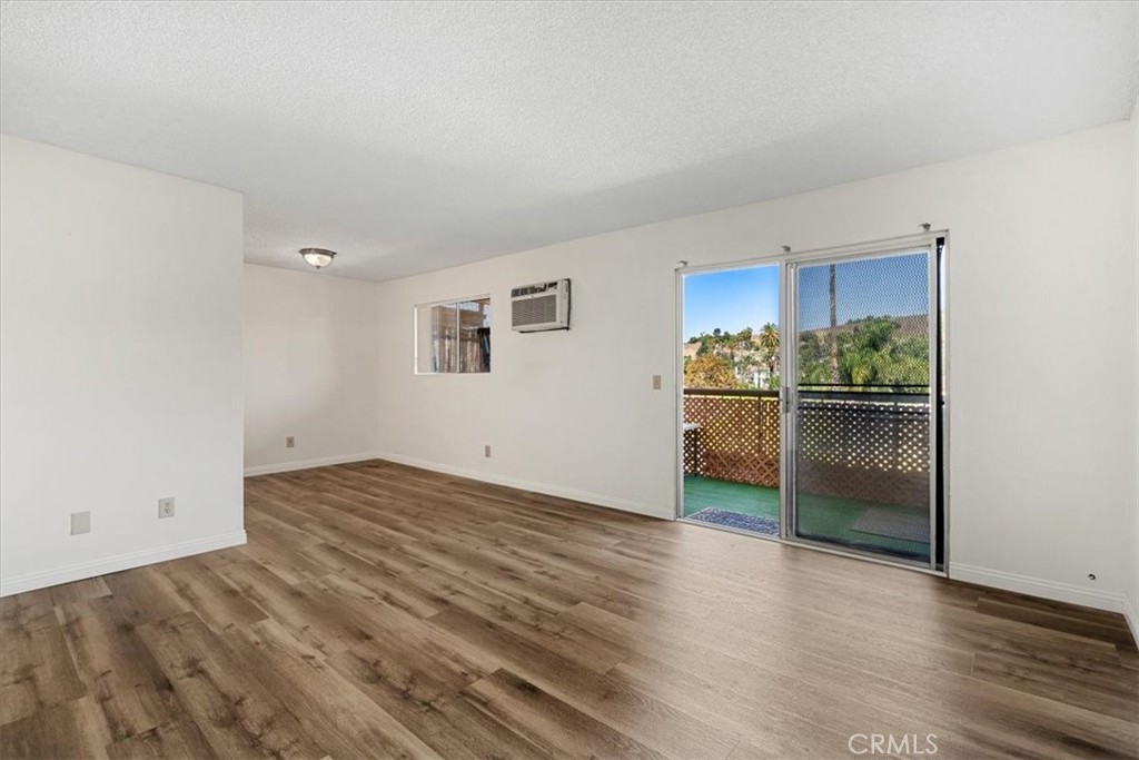 https://media.crmls.org/medias/16904e5e-e800-4aa0-9961-825de5cae0a1.jpg?preset=X-Large