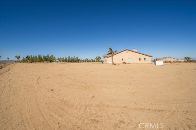 Detail Gallery Image 44 of 62 For 13325 Smith Rd, Phelan,  CA 92371 - 4 Beds | 2/1 Baths