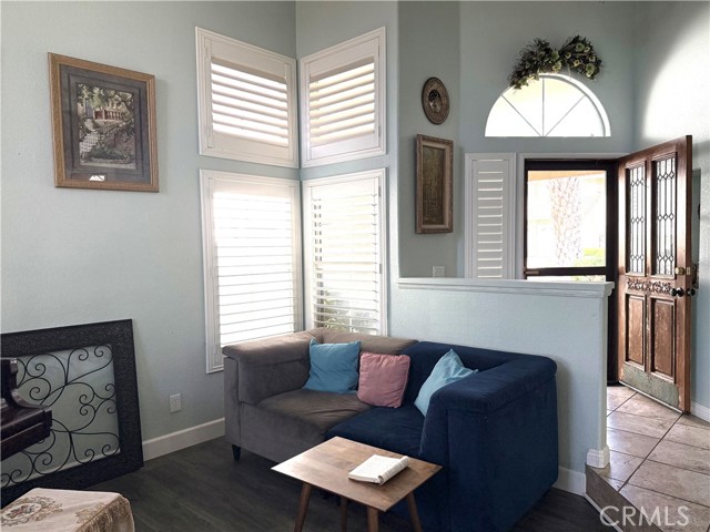 10237 Kernwood Court, Rancho Cucamonga CA: https://media.crmls.org/medias/1691f4ff-da28-427e-a595-987996360b0f.jpg