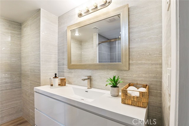 2270 Via Puerta #Unit N, Laguna Woods CA: https://media.crmls.org/medias/169204be-cd03-4f57-ae33-3d1be769c84f.jpg
