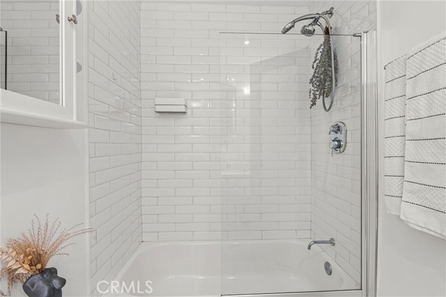 1230 Horn Avenue, West Hollywood CA: https://media.crmls.org/medias/169322fc-fdcb-49db-a0dd-7311ee6617ea.jpg