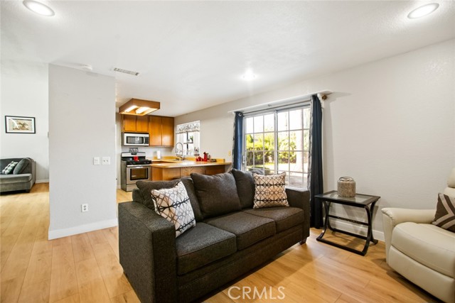 7724 Myles Court, Fontana CA: https://media.crmls.org/medias/16935df7-e2fb-499e-a3db-e13ceaea9013.jpg