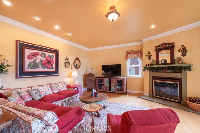 Detail Gallery Image 10 of 75 For 42425 Bear Loop, Big Bear Lake,  CA 92314 - 3 Beds | 3/1 Baths