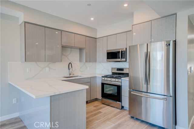 Detail Gallery Image 5 of 18 For 7018 Alabama Ave #202,  Canoga Park,  CA 91303 - 2 Beds | 2 Baths