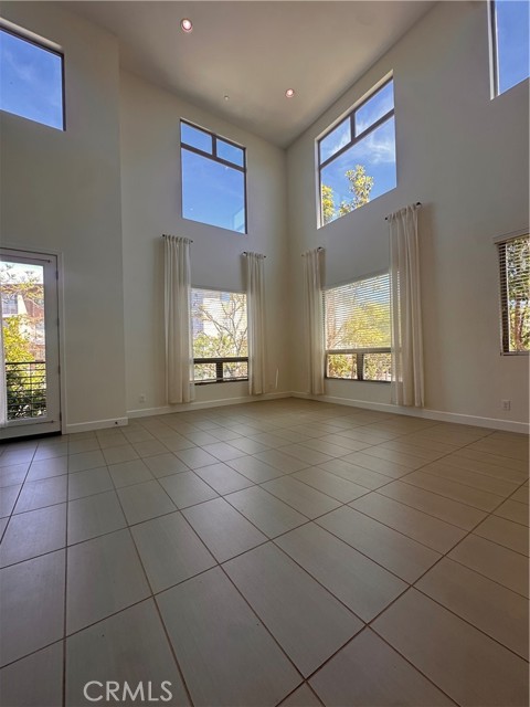 27 SOHO, Irvine CA: https://media.crmls.org/medias/169645e0-a568-4387-9998-dd3b9ce4ae3e.jpg