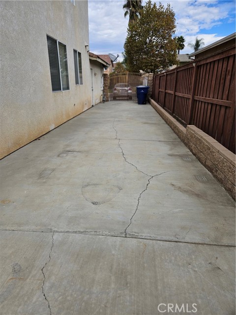 Detail Gallery Image 4 of 6 For 19689 Allenhurst St, Riverside,  CA 92508 - 3 Beds | 2/1 Baths