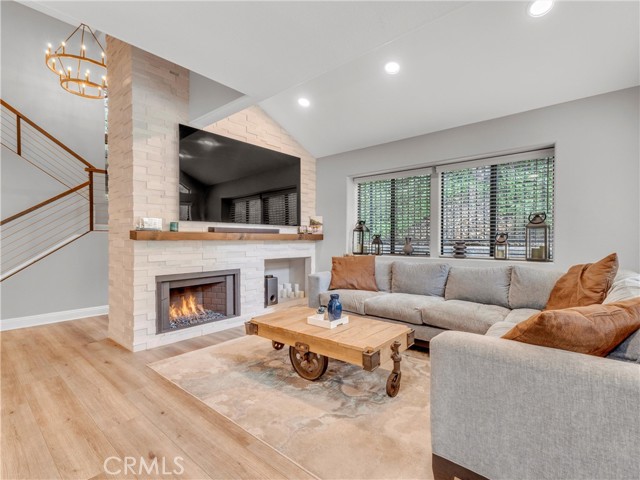 Detail Gallery Image 8 of 54 For 29729 Strawberry Hill Dr, Agoura Hills,  CA 91301 - 3 Beds | 3 Baths