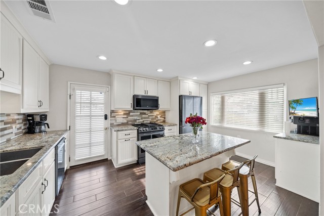 Detail Gallery Image 9 of 52 For 3805 W 180th Place, Torrance,  CA 90504 - 4 Beds | 3 Baths