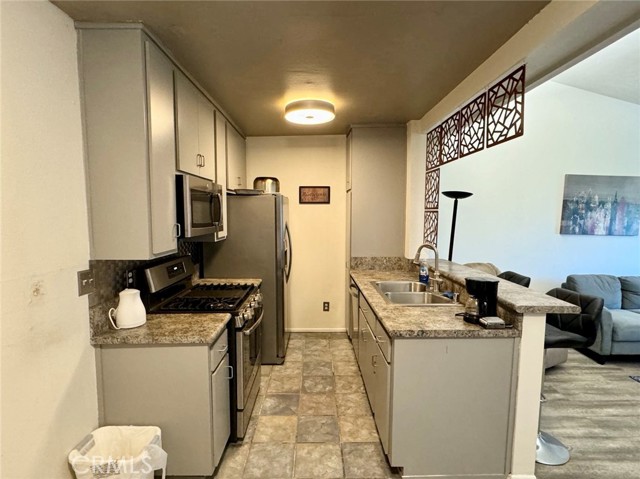 Detail Gallery Image 11 of 18 For 5500 Lindley Ave #207,  Encino,  CA 91316 - 1 Beds | 1 Baths