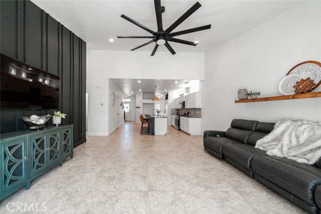 Detail Gallery Image 13 of 38 For 2027 W Babcock, Visalia,  CA 93291 - 4 Beds | 2/1 Baths