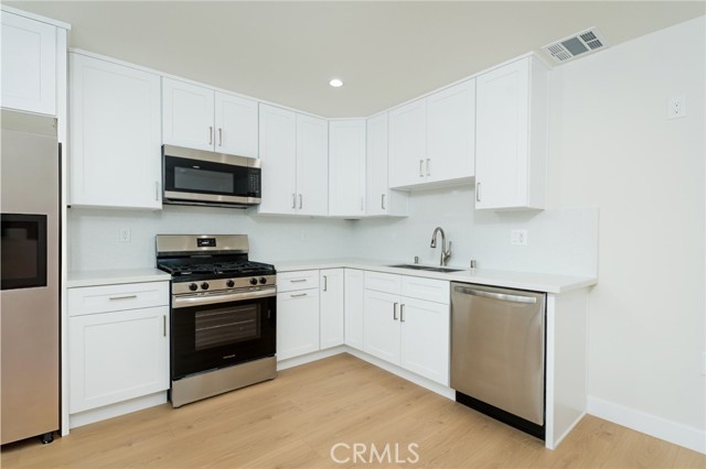 Detail Gallery Image 5 of 15 For 4627 La Crescenta Ave, La Crescenta,  CA 91214 - 1 Beds | 1 Baths