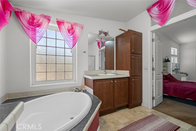 6241 Sespe Avenue, Mojave CA: https://media.crmls.org/medias/1698aec4-d8ee-4b98-98a3-5e10e8d94fa3.jpg