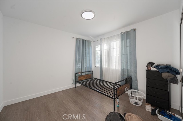 Detail Gallery Image 13 of 17 For 11214 Woodley, Granada Hills,  CA 91344 - 4 Beds | 2 Baths