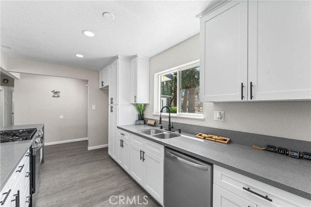 Detail Gallery Image 12 of 49 For 43704 Gadsden Ave, Lancaster,  CA 93534 - 4 Beds | 2 Baths