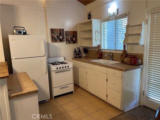 Detail Gallery Image 10 of 16 For 23098 Sycamore Ln, Crestline,  CA 92325 - 2 Beds | 1 Baths