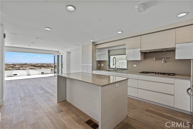 Detail Gallery Image 9 of 37 For 816 W Oceanfront, Newport Beach,  CA 92661 - 5 Beds | 6 Baths