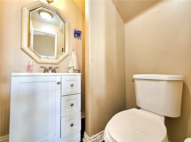 Detail Gallery Image 7 of 18 For 53 Middlebury Ln, Irvine,  CA 92620 - 3 Beds | 2/1 Baths