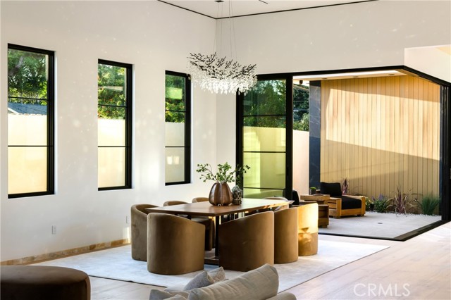 Detail Gallery Image 8 of 72 For 11826 Kling St, Valley Village,  CA 91607 - 6 Beds | 5/1 Baths