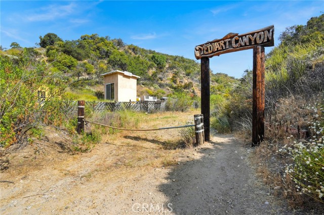 Detail Gallery Image 2 of 21 For 20219 Paradise Ln, Topanga,  CA 90290 - – Beds | – Baths