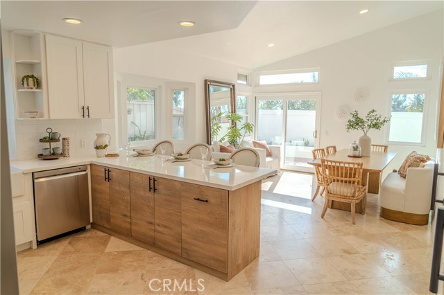 Detail Gallery Image 5 of 20 For 672 Poinsettia, Encinitas,  CA 92024 - 3 Beds | 2 Baths