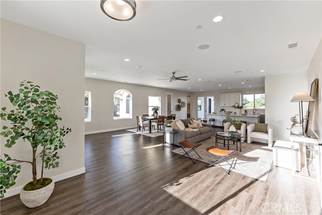 Detail Gallery Image 11 of 34 For 286 N Locan Ave, Fresno,  CA 93737 - 5 Beds | 4/1 Baths