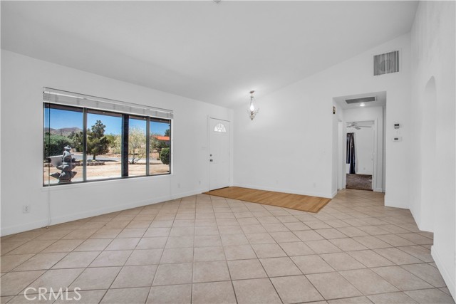 Detail Gallery Image 8 of 47 For 8759 San Diego Dr, Yucca Valley,  CA 92284 - 3 Beds | 2 Baths