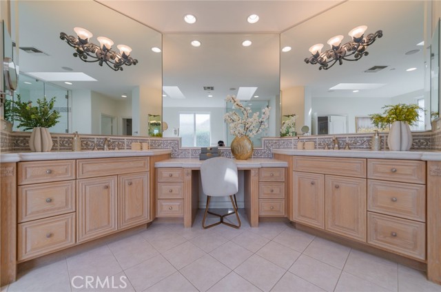 2479 Cliff Road, Upland CA: https://media.crmls.org/medias/169d2bd9-7c5f-4fd5-af74-f8c1d38c7b00.jpg