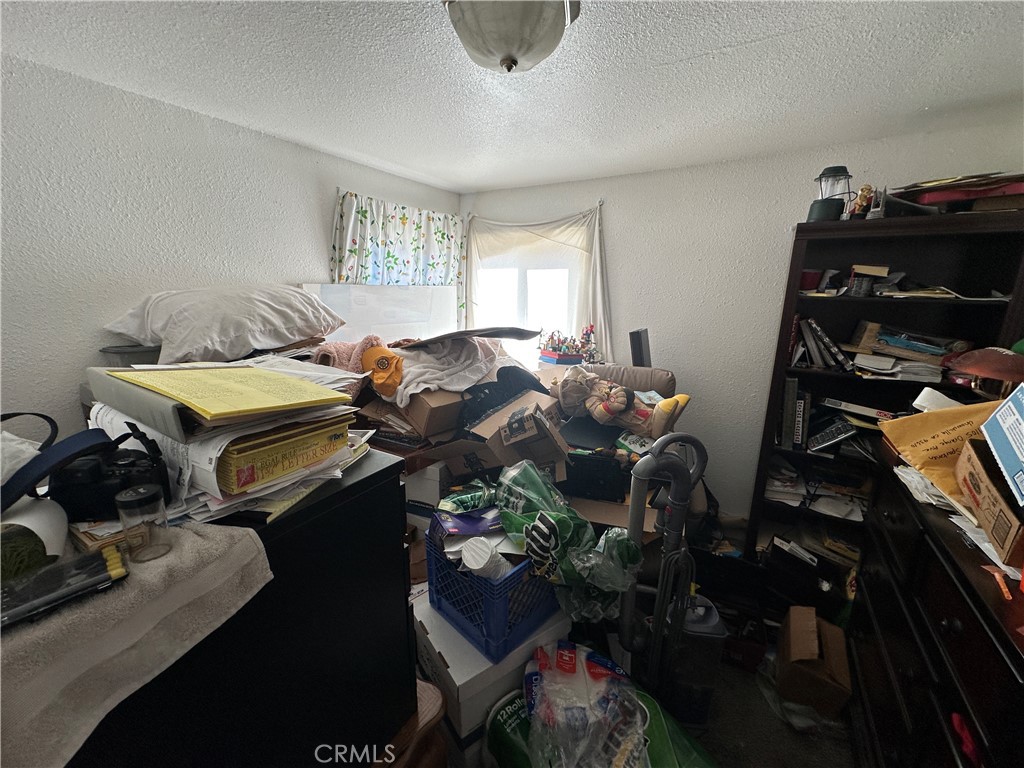 https://media.crmls.org/medias/169de90a-3525-4eaf-bdb4-6272a0f3d3c1.jpg?preset=X-Large
