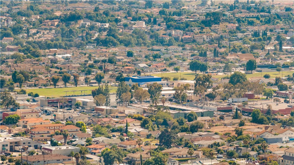 https://media.crmls.org/medias/169dfb04-9a73-44d6-984f-c3781f48eaaa.jpg?preset=X-Large