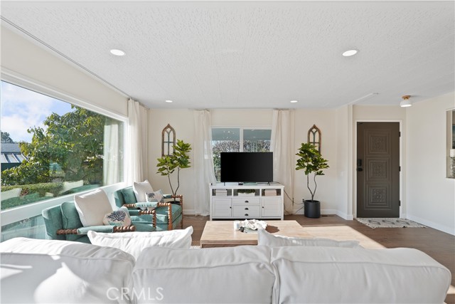 Detail Gallery Image 8 of 68 For 5168 Indian Ct, Oceanside,  CA 92057 - 2 Beds | 2 Baths