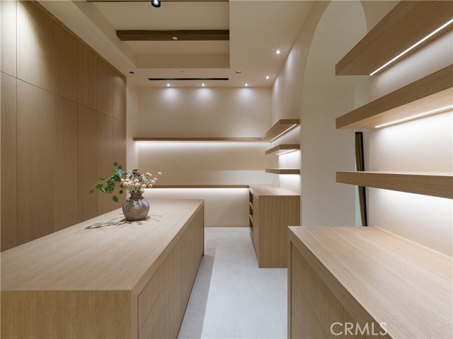 5824 Manton Avenue, Woodland Hills CA: https://media.crmls.org/medias/169e79e8-0735-4ab0-9c33-7e0d2cdb8c39.jpg