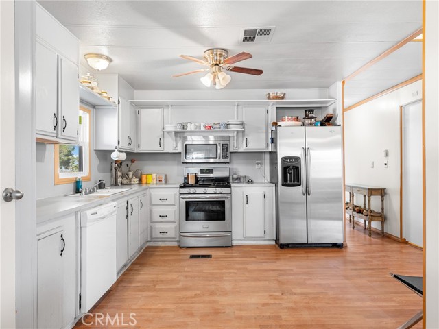 Detail Gallery Image 9 of 23 For 14000 El Evado #4,  Victorville,  CA 92392 - 2 Beds | 2 Baths