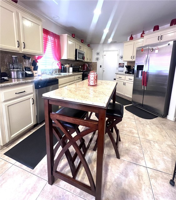 Detail Gallery Image 10 of 25 For 6168 W Scott Ave, Fresno,  CA 93723 - 4 Beds | 2/1 Baths