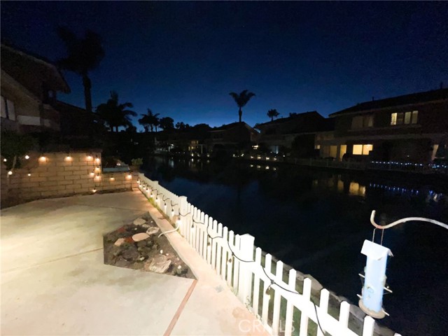 7911 Seawall Circle, Huntington Beach CA: https://media.crmls.org/medias/169f9fb1-c3fe-453c-bb7b-0fff5abbeb46.jpg