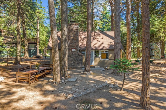 27917 Squirrel Lane, Lake Arrowhead CA: https://media.crmls.org/medias/16a000d1-5f84-423a-b371-9fb0821e25e2.jpg