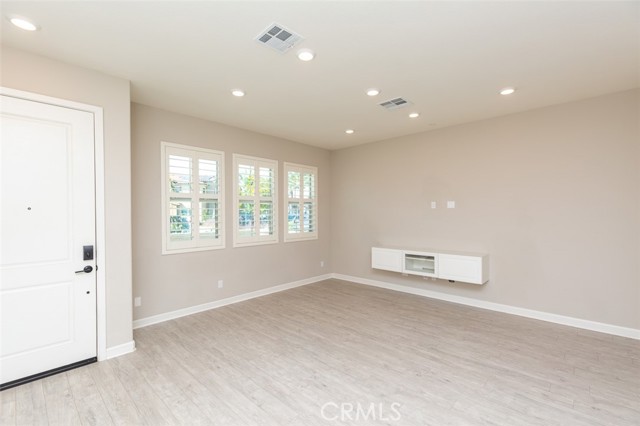 Detail Gallery Image 7 of 30 For 1095 Delpy View, Vista,  CA 92084 - 3 Beds | 2/1 Baths